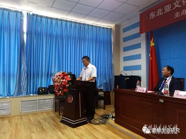 烟台大学教务处主任毕可志发言  本网记者 闫勇/摄影